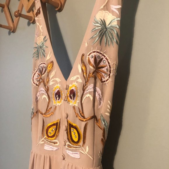 ✨NWT✨ Frock & Frill Jamie Embroidered Button Front Dress - Picture 4 of 7